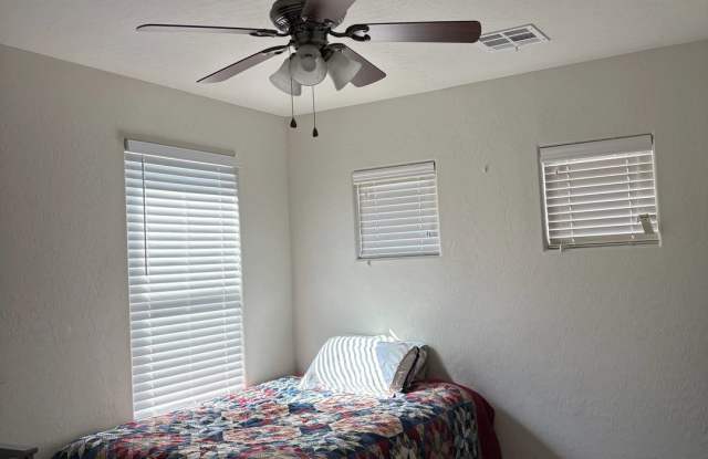 Spacious 3 Bed, 2.5 Bath Home in Gated Versante Community Gallery 4