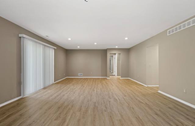 26656 Farmbrook Villa Dr - 26656 Farmbrook Villa Drive, Southfield, MI 48034