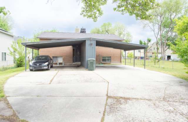 558 Sir Anthony Circle West photos photos