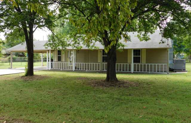 3 Bed 2 Bath Home in Greenwood Gallery 1