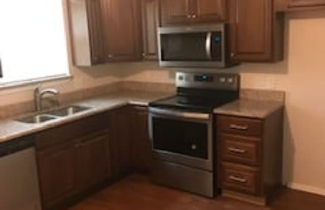207 Skyline Road - 207 - 207 Skyline Rd, Grand Prairie, TX 75051