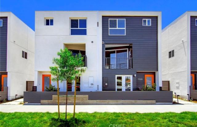 11580 Riverside Drive - 11580 Riverside Drive, Los Angeles, CA 91602