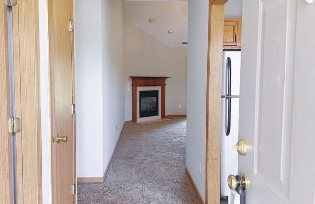 Spacious 3-Bedroom, 2-Bath with 2-Car Attached Garage! Gallery 4