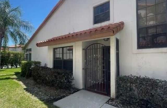 13501 Fountain View Boulevard Gallery 2