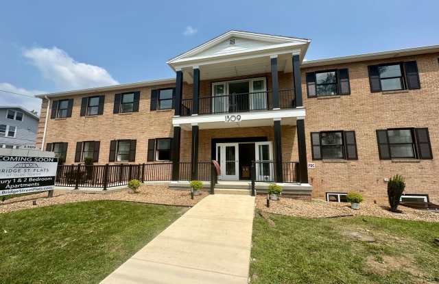 1309 N Bridge Street photos photos
