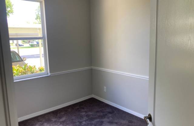 Spacious 3 Bedroom Condo - Unfurnished- Available December 1-2026- Close to Marco Island ! Gallery 1