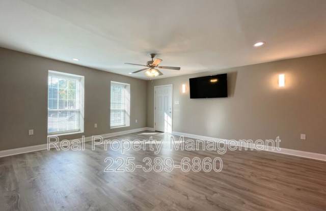 1755 College Dr. Gallery 4