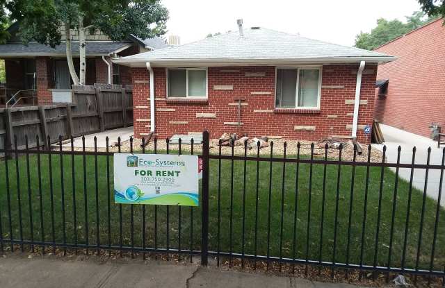Highlands/Stadium Area Great Sized 1 Bedroom with Beautiful Hardwood Floors, Reserved Parking, Extra Storage, Fenced Yards Gallery 1
