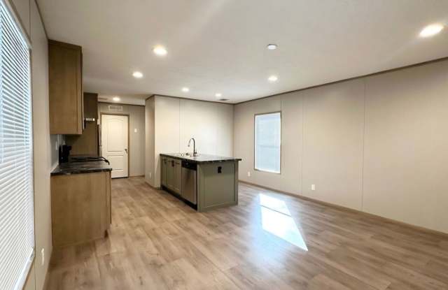 Cozy & Updated 2 Bed / 2 Bath Mobile Home in Snellville! Gallery 1