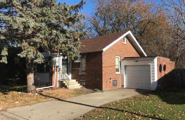 Cute 2 bedroom house $895 photos photos