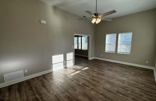 939 W Frey Street Gallery 2