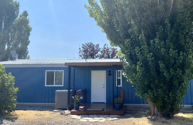 411 Fredrickson Road - 411 Fredrickson Road, Walla Walla County, WA 99360
