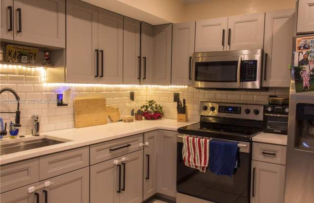 7645 NW 38th Court, Sunrise, FL 33351 - 6398 Gallery 3