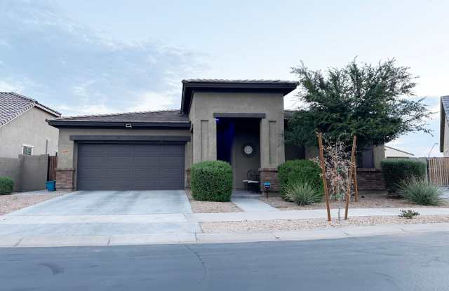 Like new 4-bedroom with Teen suite  Community pool photos photos