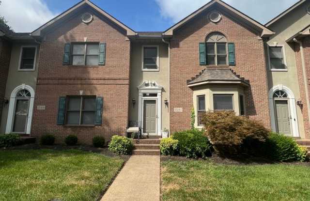 Spacious three bedroom, two and a half bathroom townhome in the heart of Bowling Green photos photos
