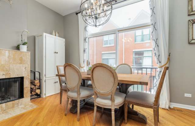 1745 North Hermitage Avenue Gallery 2
