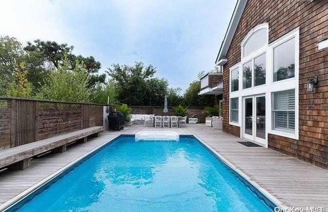 674 Ocean Breeze photos photos