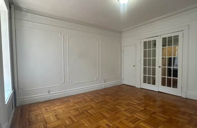 309 W 54th St Apt 3A Gallery 4