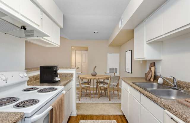Foxwood Apartments Gallery 4