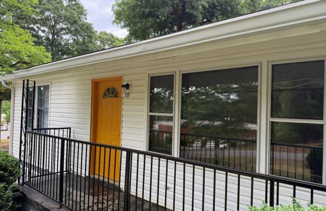 Newly renovated. 3 bedroom house-  MAIN FLOOR! Gallery 4