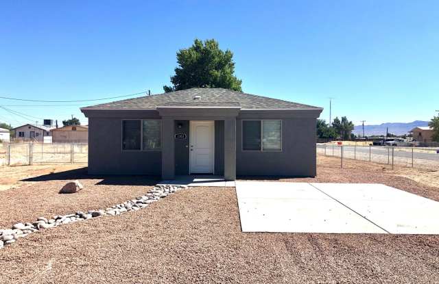 Cute 1 Bedroom 1 Bath Home! *HOME IS CURRENTLY OCCUPIED, PLEASE DO NOT DISTURB THE TENANTS* Gallery 3