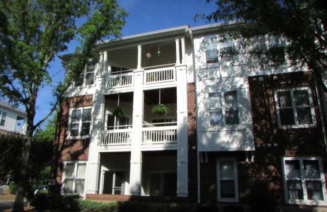 Davidson Condo With Lake Access - 713 Northeast Drive, Davidson, NC 28036