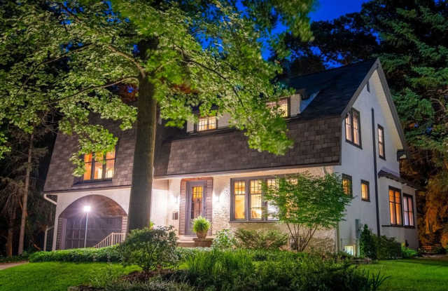 Beautiful 3 Bedroom House in Ideal Wauwatosa Location! photos photos