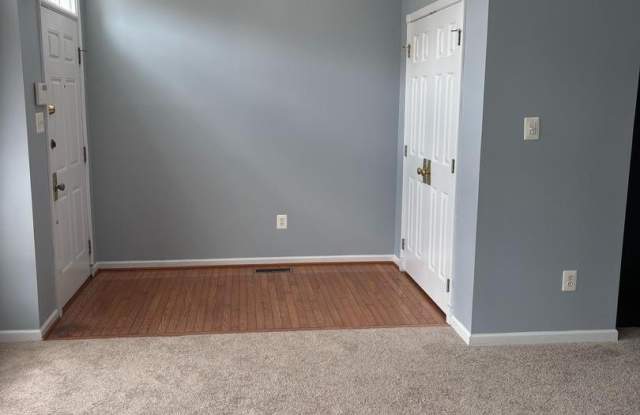 42902 OVERLY SQ Gallery 2