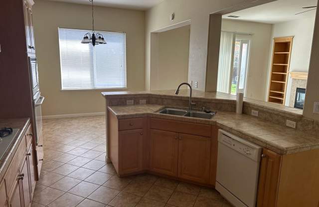 WONDERFUL RARE SINGLE STORY ON A CORNER LOT! IDEAL ANTIOCH RENTAL! EXCELLENT LOCATION, SINGLE STORY BEAUTY WITH 3 BEDROOMS AND 2 BATHROOMS!! Gallery 4