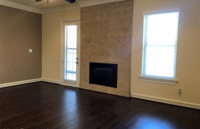 6638 Rue Chateau Street North Gallery 2