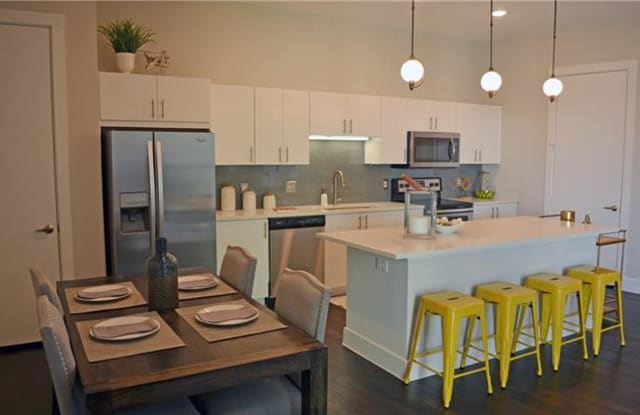 1011 S Pearl Expy - 1011 South Pearl Street, Dallas, TX 75201
