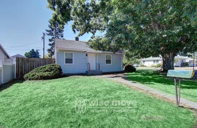 2 Bedroom Home with Garage- Corner Lot! photos photos