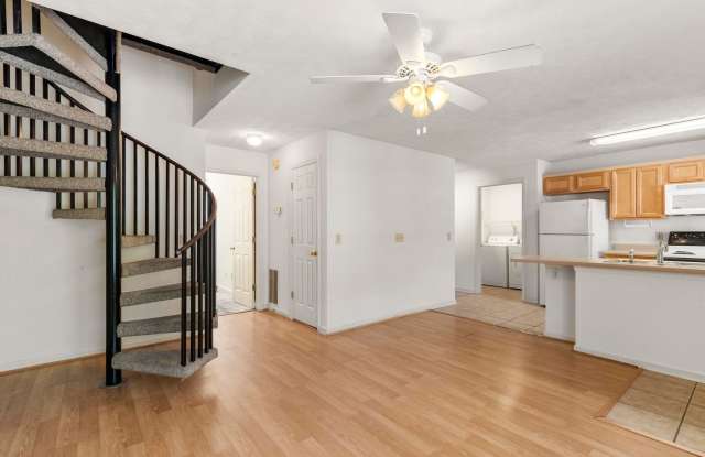 Glenn Oaks Condos #206 Gallery 4