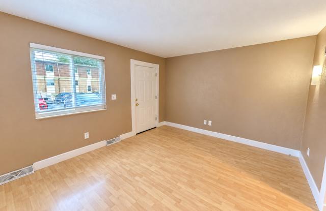 Spacious 2-Bedroom Townhome with Finished Walkout Basement Gallery 4