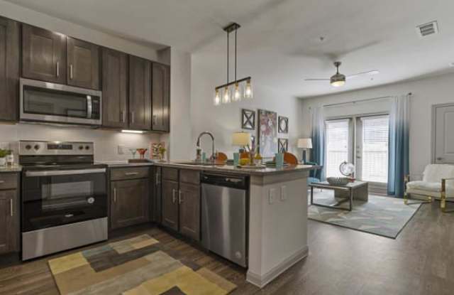 2469 Montopolis Dr Gallery 3
