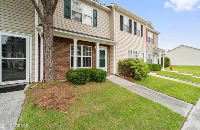 207 Pinegrove Court Gallery 2