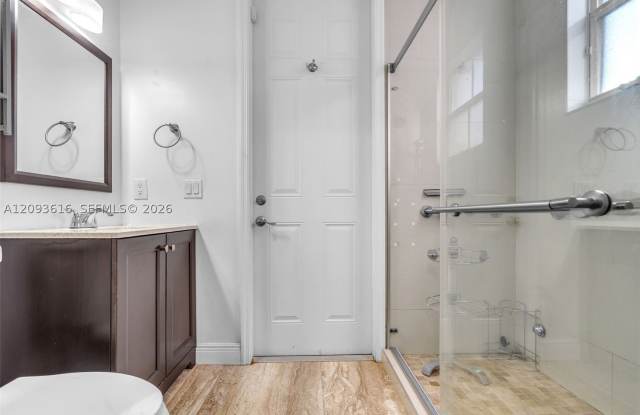 8944 NW 180th Ter Gallery 4