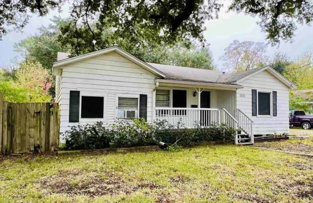 House For Rent 2201 Avenue G, Nederland, TX 77627 photos photos