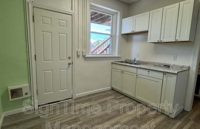 101-105 East Washington - 103 2E photos photos