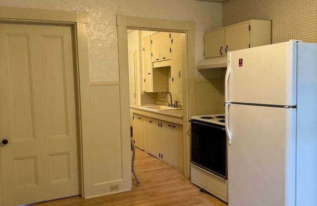 Westbrook-66 Stroudwater St. #1: 1 BR/1BA+office apt., Available now! $1,650.00 + utilities Gallery 3