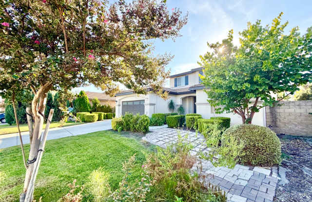 Spacious 4 Bedroom 3 Bathroom Home with Large Backyard! Gallery 4