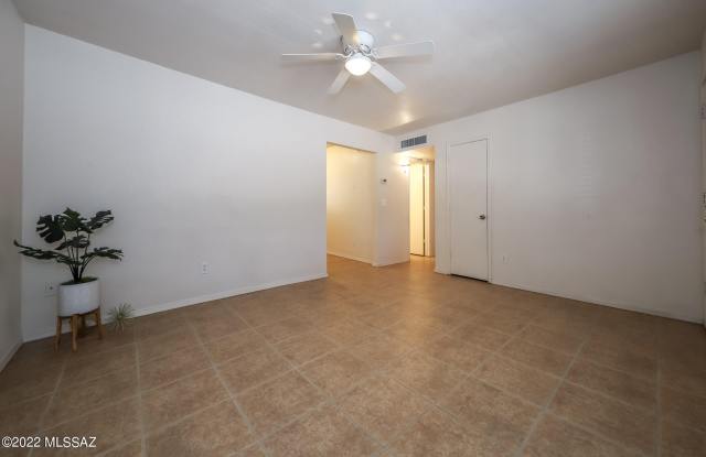 3004 N Sparkman Boulevard Gallery 4