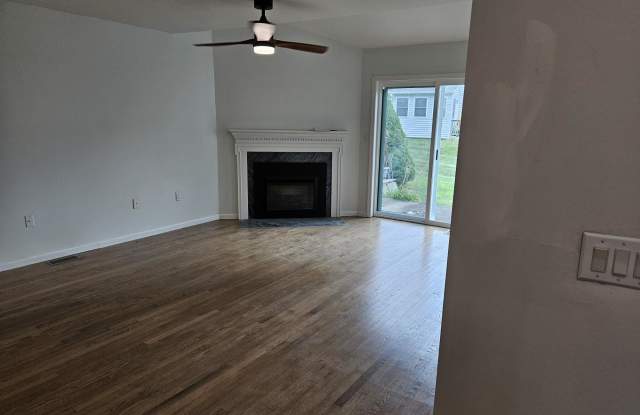3024 Grey Cliff Way Gallery 3