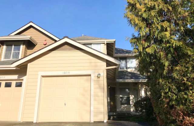 Remodeled Townhome in the Heart of Redmond – Prime Location  Modern Comfort - 16016 Northeast 93rd Way, Redmond, WA 98052