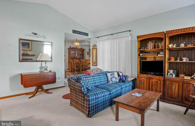 381 REDBUD COURT Gallery 4