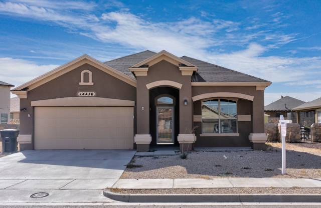 ELEGANT HORIZON CITY HOME - 14436 Desert Ocotillo Drive, Horizon City, TX 79928