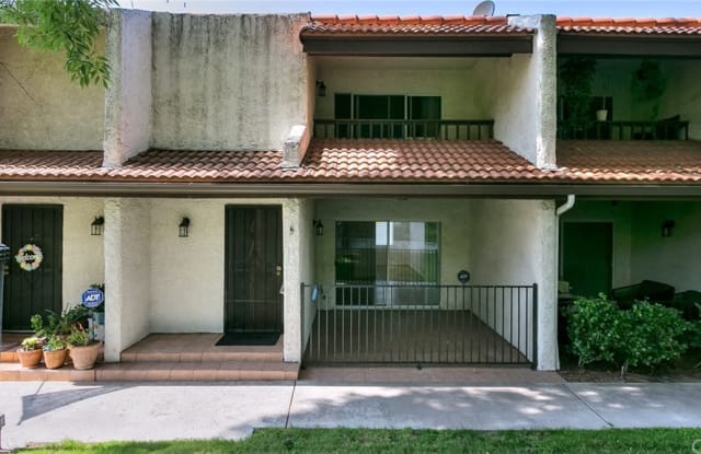 9347 Via Patricia - 9347 via Patricia, Los Angeles, CA 91504