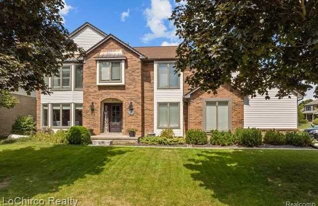 2700 Broadmoor Drive Gallery 2