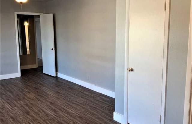 5316 Ira Street Gallery 4