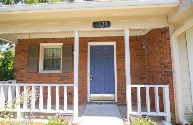 Spacious Corner Lot 2bd/2ba Ranch Townhome in Quiet Neighborhood  Perfect for Roommates! Gallery 4